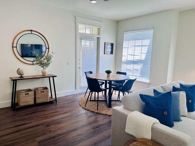 Building Photo - 4190 NW Meadow Creek Cir Unit 207