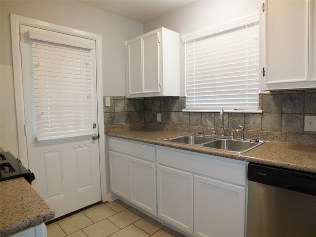 Photo - 3321 Scotch Moss Ln