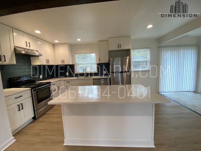 Photo - Fully  remodeled 3 bed, 1 bath house in Lakewood!