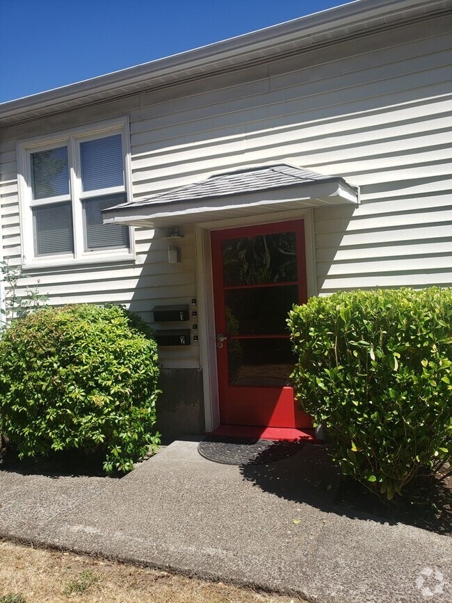 Building Photo - Classic Studio Apartment in The Heart of S...