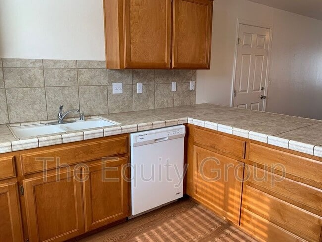 Photo - 2921 N Crowe St