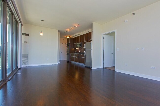 Photo - 169 N Sangamon St Unidad 606