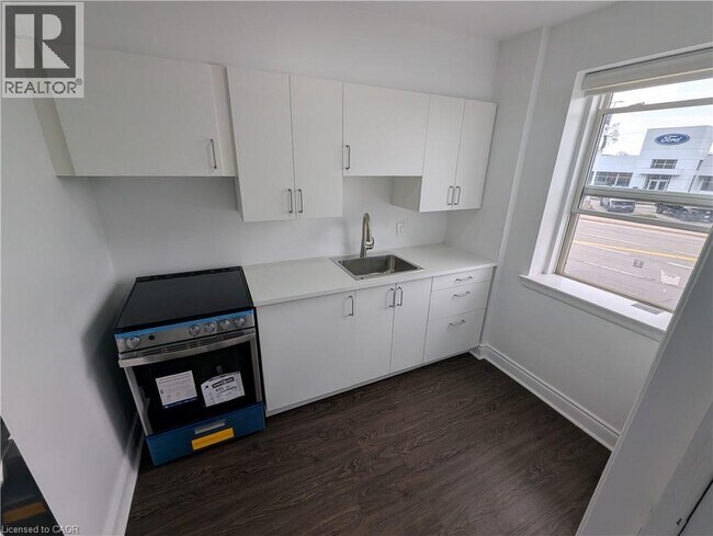 Photo - 849 Brant St Unit 3