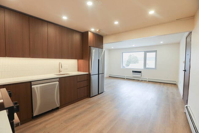 Photo - Admiral Apartments