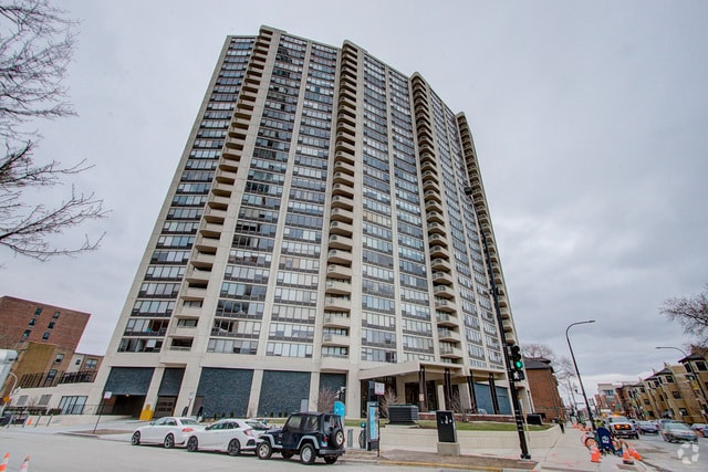 Building Photo - 3930 N Pine Grove Ave Rental
