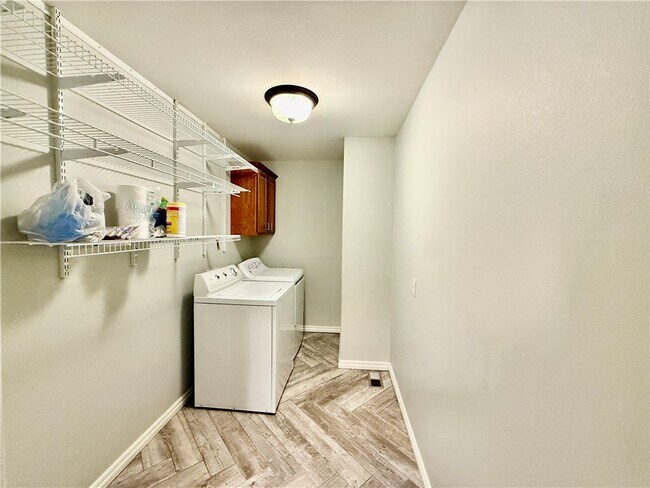 Photo - 305 Meadows Ct