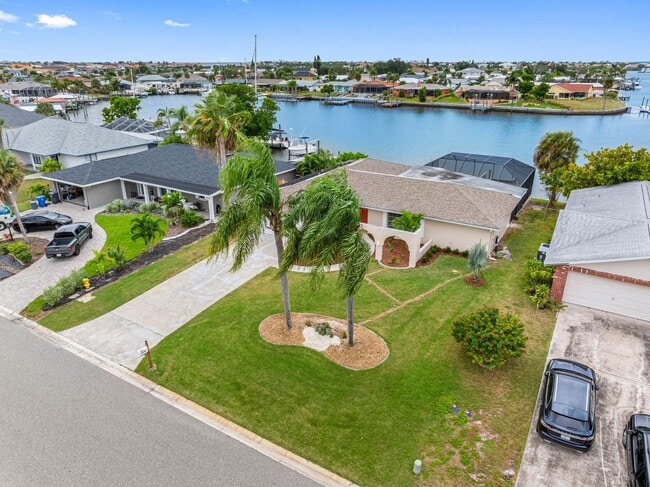 Photo - Sailboat-Ready Waterfront Home with Specta...