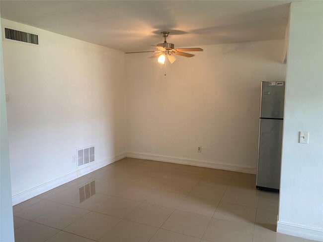 Photo - 51 NE 204th St Unit 2