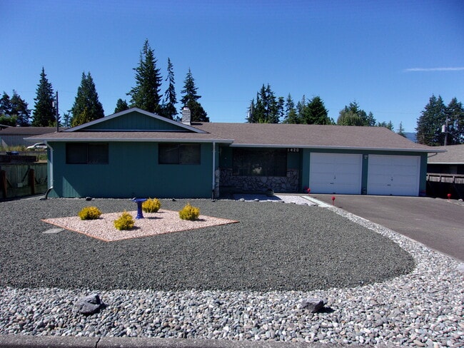 Building Photo - 1420 W 10th St