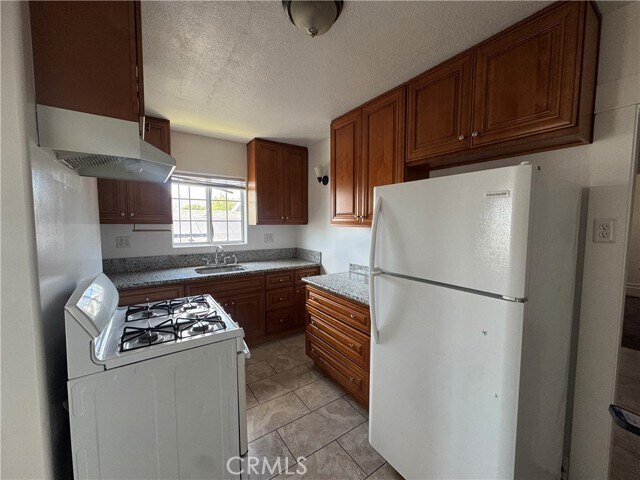 Photo - 468 W 2nd St