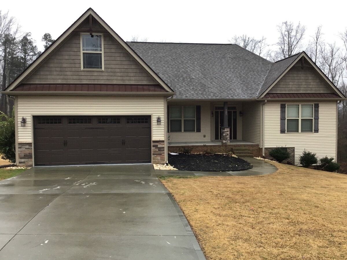 Photo - 105 Amber Oaks Dr