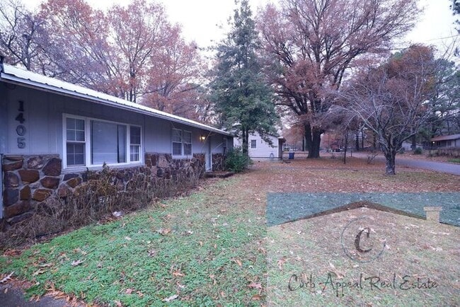 Photo - Recently renovated 3 bed, 1 bath house - includes workshop (electricity & bath), storage shed & f...
