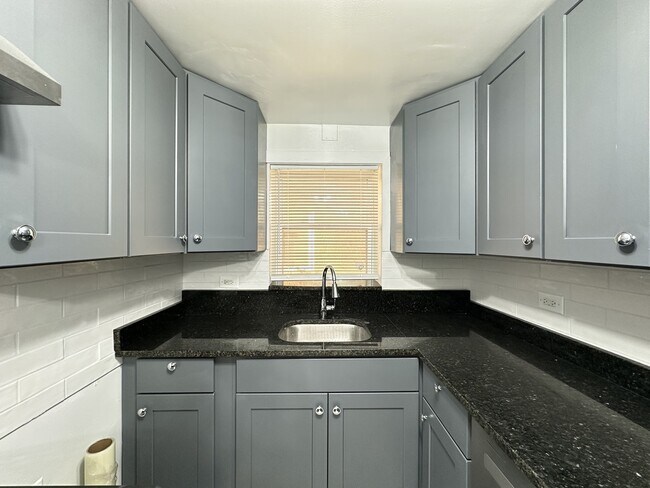 Photo - 2754 W North Shore Ave Unit NG