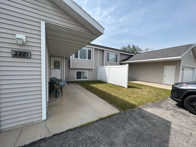 Photo - Spacious Split-Level Retreat Just Minutes ...