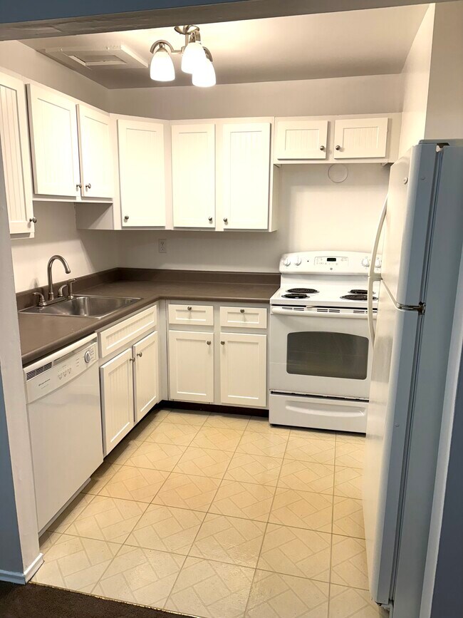 Photo - 4909 Crooks Rd Unit C2