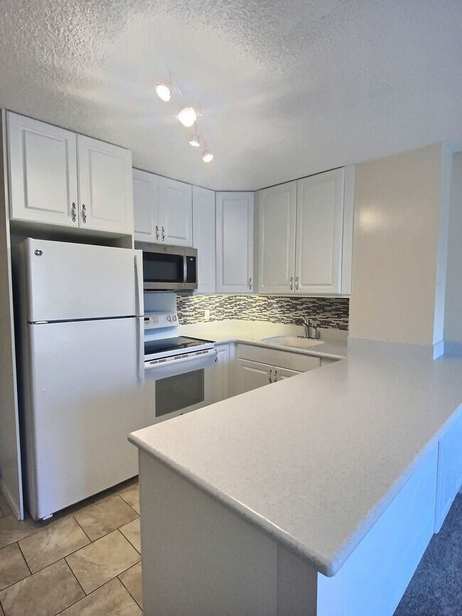 Photo - Cute 1 bedroom 1 bath with parking Unit Makini 604