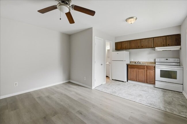 Photo - 8820 E 45th St Unidad 8820 E 45th St - 3