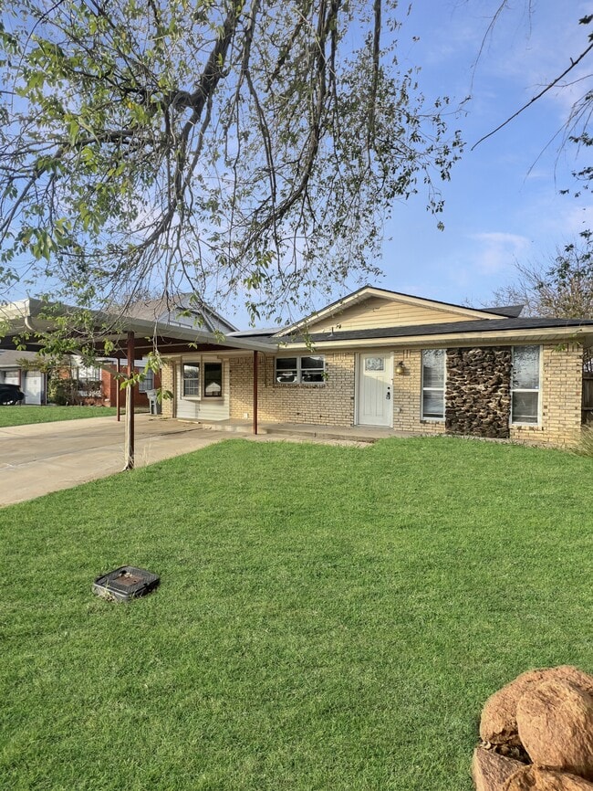 Photo - 6707 NW Compass Dr