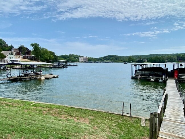 Photo - 732 Bonaire Rd