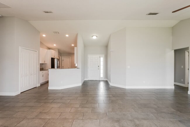 Photo - 433 Bloomfield Dr