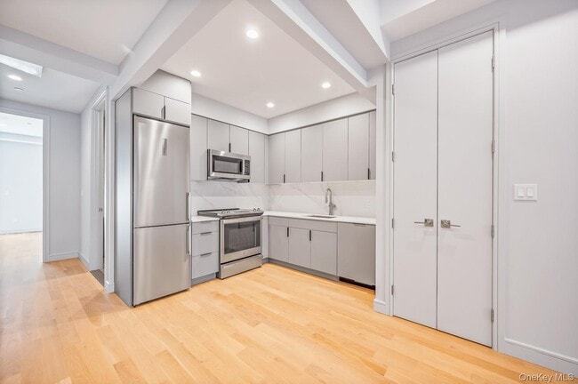 Photo - 30-61 38th St