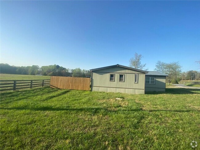 Building Photo - 685 Couch Rd Rental