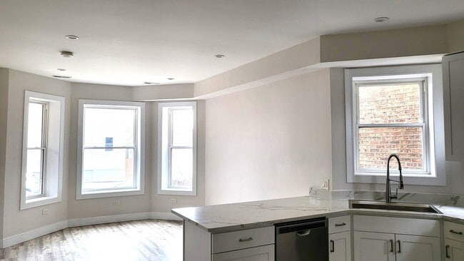 Photo - 2904 W Nelson St Unit 1