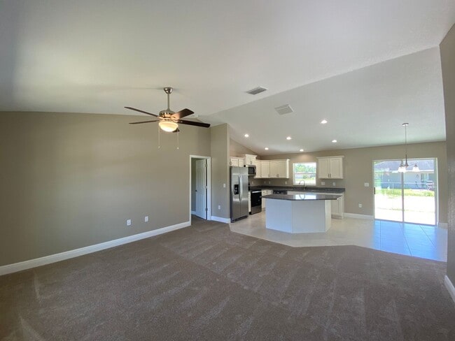 Photo - Desirable SW Ocala Neighborhood 4/2/2 *WON'T LAST*