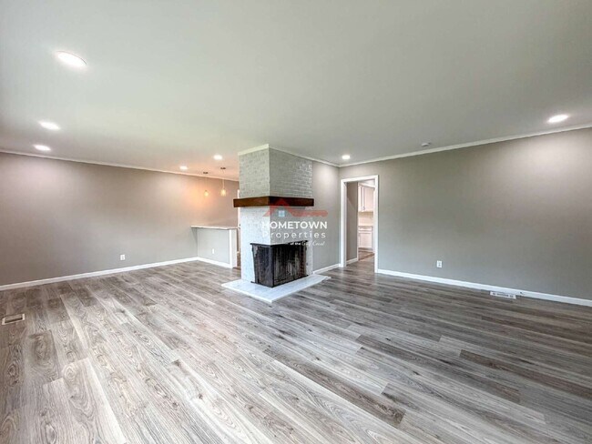 Photo - 1815 Hallmark Dr