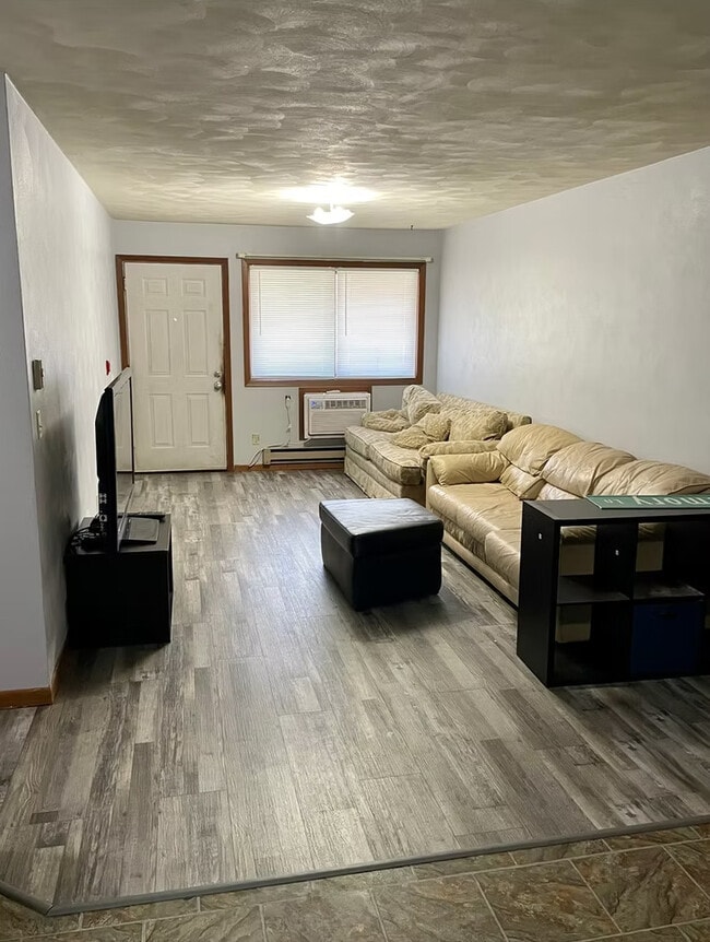 Photo - 410 10th Street N