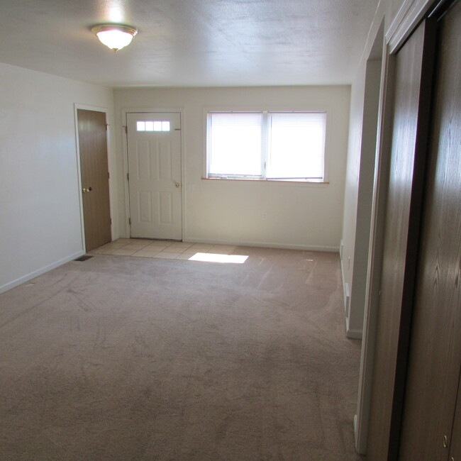 Large Living Room - 2156 Frances St Condo Unit 2156
