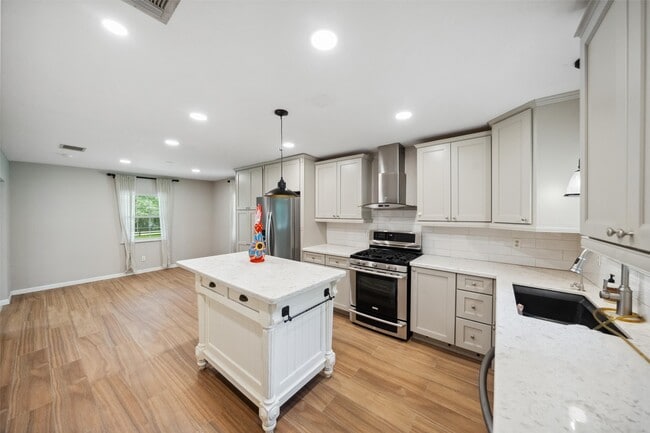 Building Photo - 13373 Southshore Dr Rental