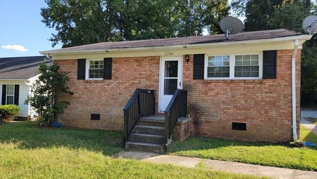 Building Photo - 2 Bedroom 1 Bathroom Home