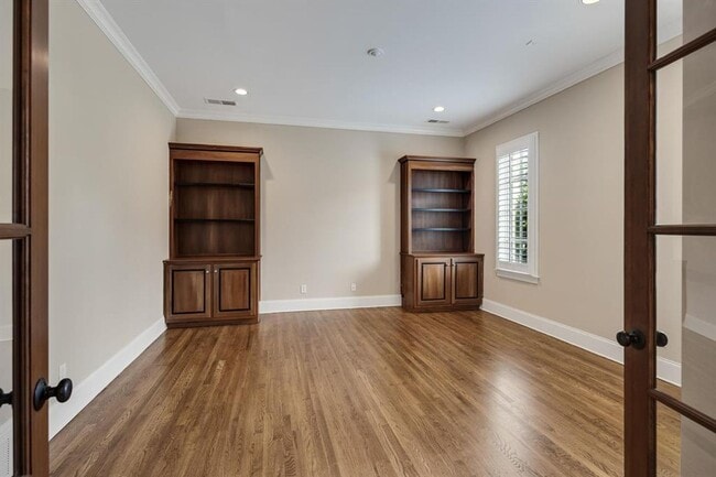 Photo - HOME FOR SALE or rent Gorgeous executive home in gated community!