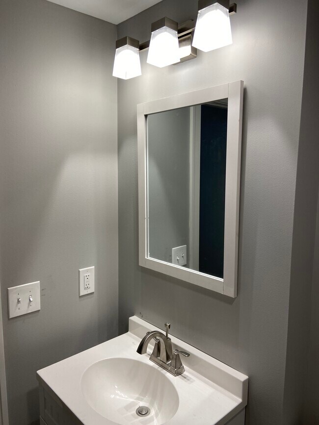 Photo - 215 N Bridge St Unit 217 N Bridge St Apt C