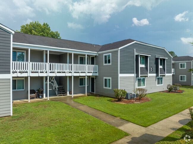 Photo - Summer Lodge Apartments