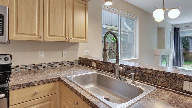Building Photo - 9817 N Clarendon Ave Rental