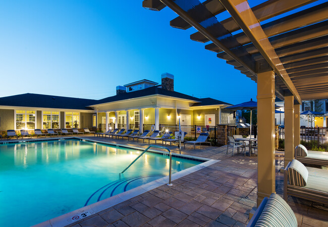 Outdoor Pool - Avalon Roseland Apartments