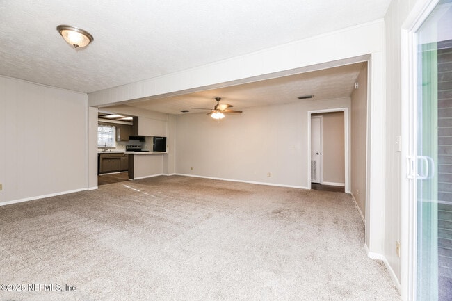 Photo - 10962 Luana Dr N