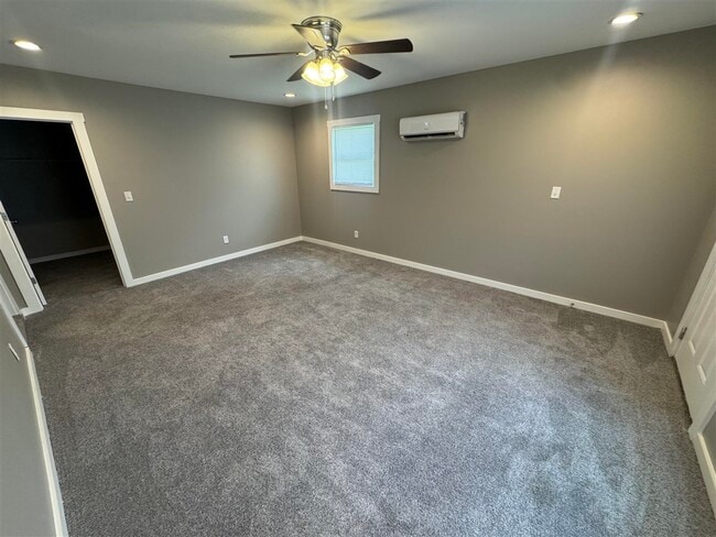 Photo - 820 Smith Way