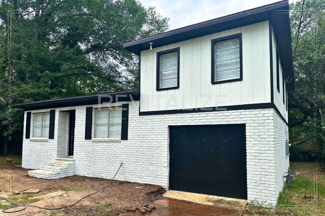 Newly Renovated 3 Bed, 1.5 Bath Home with ... - Newly Renovated 3 Bed, 1.5 Bath Home with ...