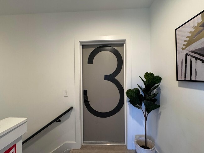 Photo - 973 E Broad St Unit 3