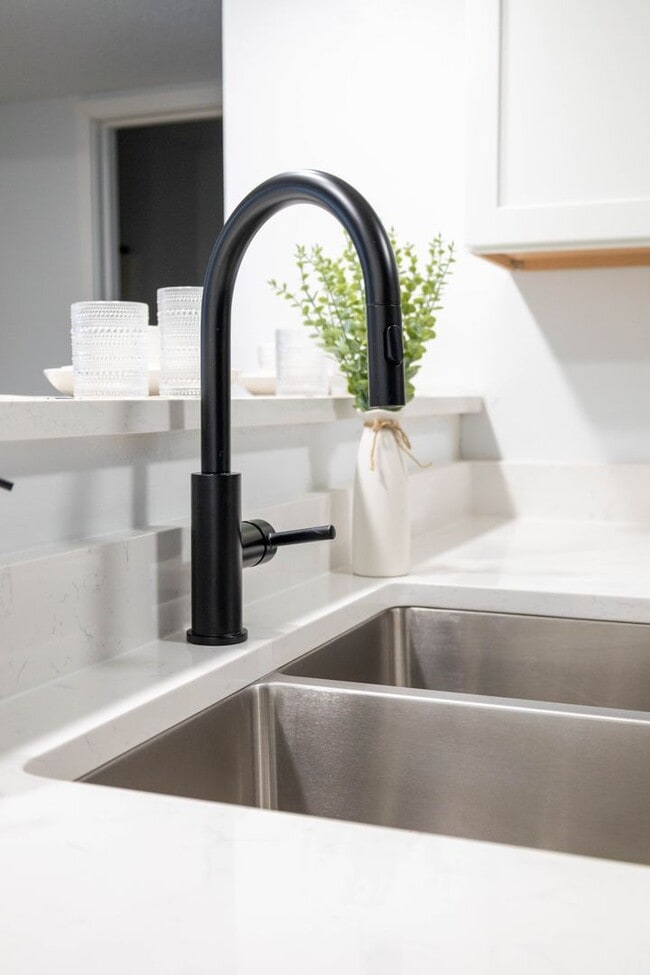 Photo - Elevate Apartments at Hawkeye - Student Housing