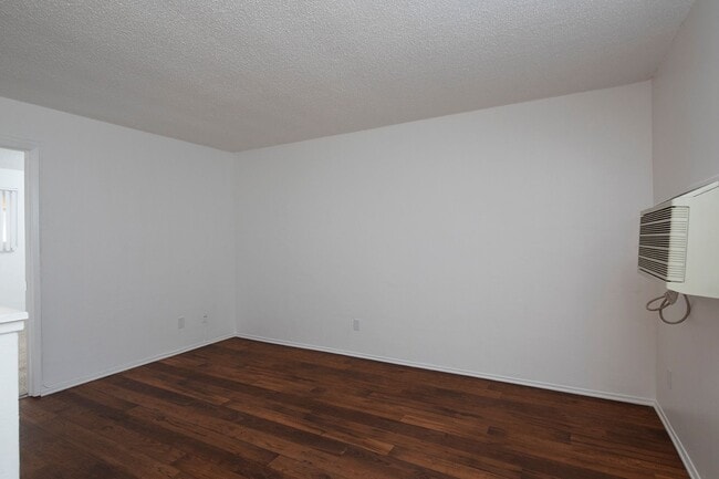 Photo - Aztec Pacific Apartments