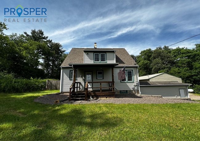 3 Bedroom Farmstyle House with 3 acres! - 3 Bedroom Farmstyle House with 3 acres!