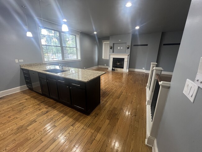 Photo - 4956 S Vincennes Ave Unidad 1W