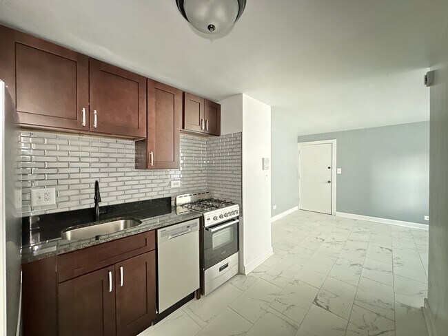 6709 N California Ave Unit SG