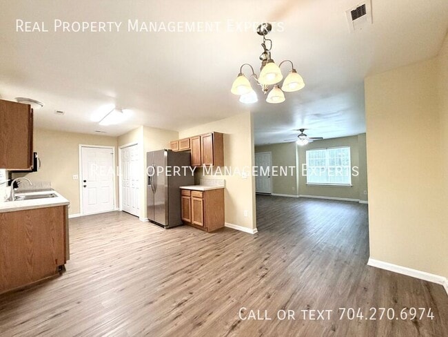 Photo - 4025 Oakwood Rd