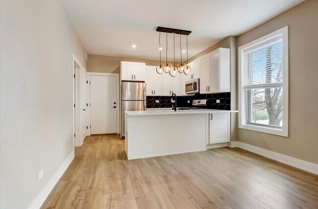 Photo - 3001 N Sawyer Ave Unit 1W