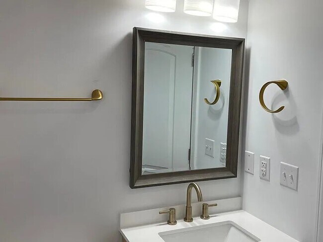 Photo - 431 Blackford St Unit Apt 2